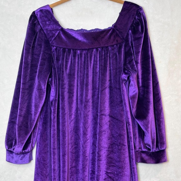 Vtg 1970s Purple Velvet Maxi Dress Lace Empire Whimsigoth USA Gown Robe - Picture 5 of 13